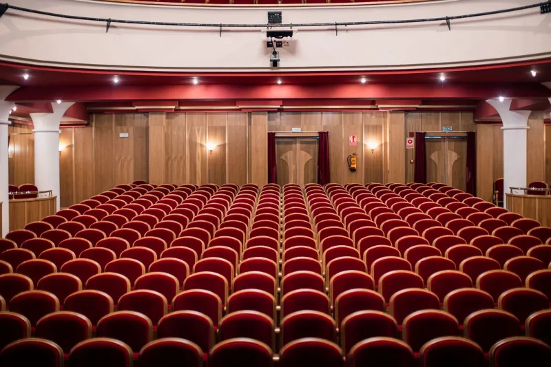 El Arte de Ver Teatro: Todo lo que Necesitas Saber Antes de Tomar Asiento